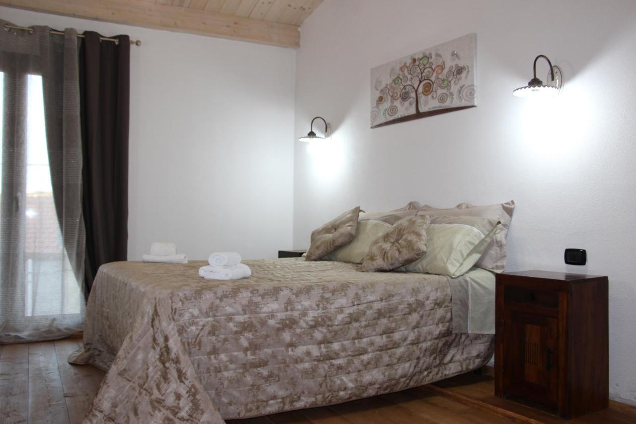 Guest House Tzia Udroni Ossi ภายนอก รูปภาพ